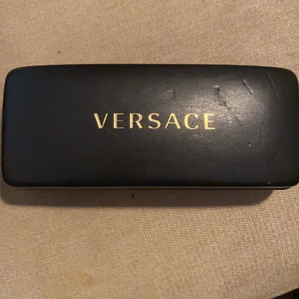 Versace cases - Picture 6 of 7
